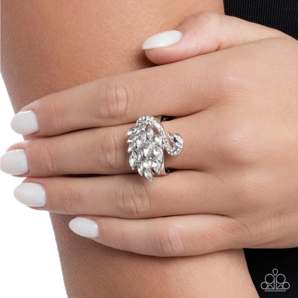 Elegant Silver Leaf Ring